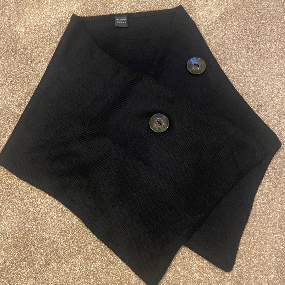 Elegant Black Riverton Wrap